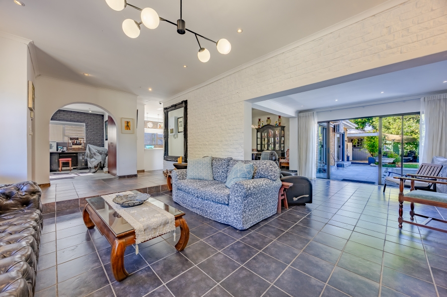 5 Bedroom Property for Sale in Flamingo Vlei Western Cape